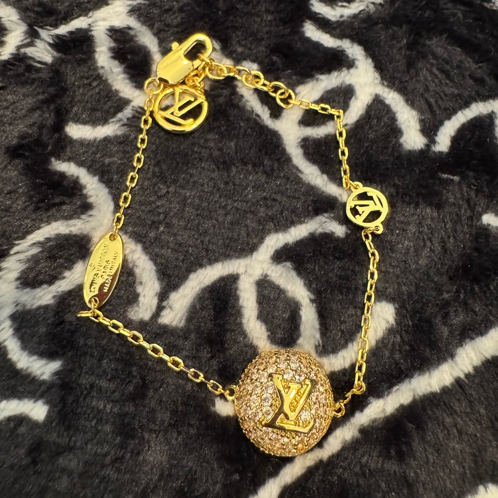 Louis Vuitton AU750 Gold Crystal Sphere LV Monogram Bracelet M61084 LE1124